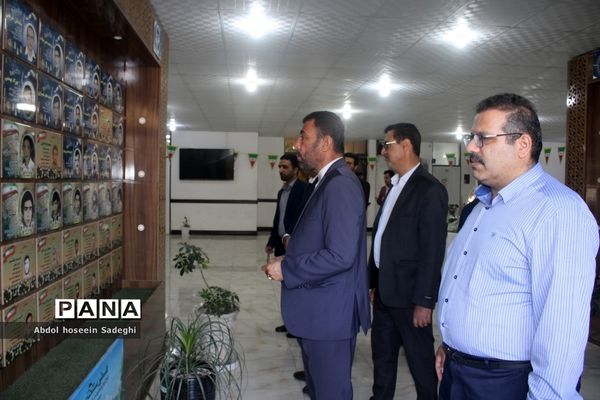 تبریک مدیرکل آموزش و پرورش استان بوشهر به کارکنان در اولین روز کاری سال جدید