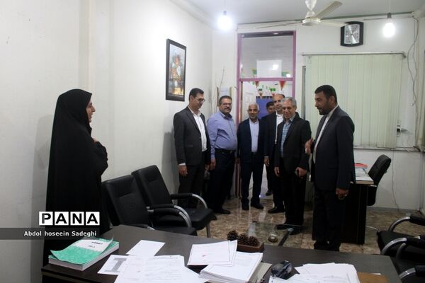 تبریک مدیرکل آموزش و پرورش استان بوشهر به کارکنان در اولین روز کاری سال جدید