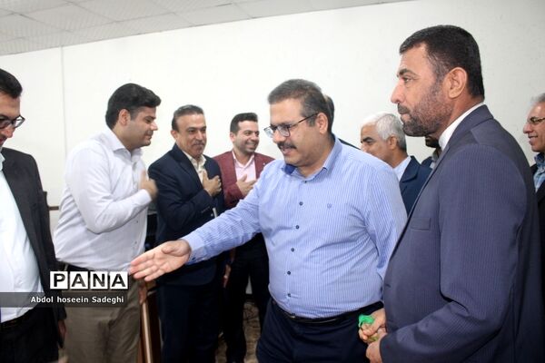 تبریک مدیرکل آموزش و پرورش استان بوشهر به کارکنان در اولین روز کاری سال جدید