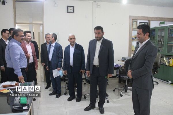 تبریک مدیرکل آموزش و پرورش استان بوشهر به کارکنان در اولین روز کاری سال جدید-2