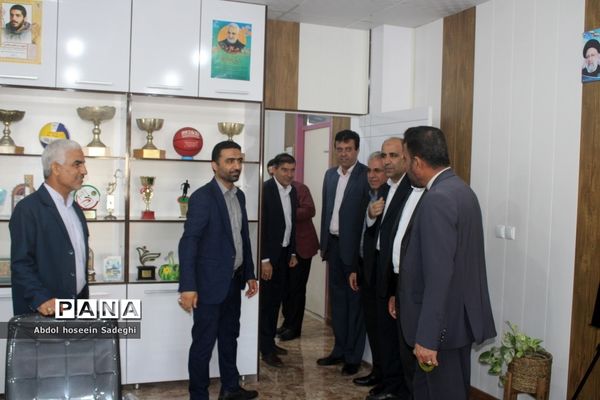 تبریک مدیرکل آموزش و پرورش استان بوشهر به کارکنان در اولین روز کاری سال جدید-2