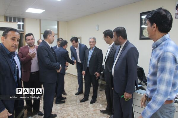 تبریک مدیرکل آموزش و پرورش استان بوشهر به کارکنان در اولین روز کاری سال جدید-2