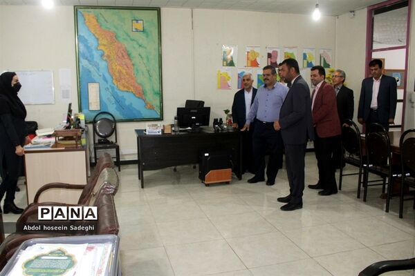 تبریک مدیرکل آموزش و پرورش استان بوشهر به کارکنان در اولین روز کاری سال جدید-2