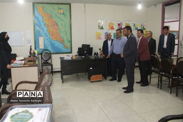 تبریک مدیرکل آموزش و پرورش استان بوشهر به کارکنان در اولین روز کاری سال جدید-2
