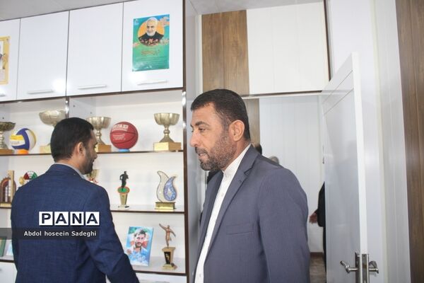 تبریک مدیرکل آموزش و پرورش استان بوشهر به کارکنان در اولین روز کاری سال جدید-2