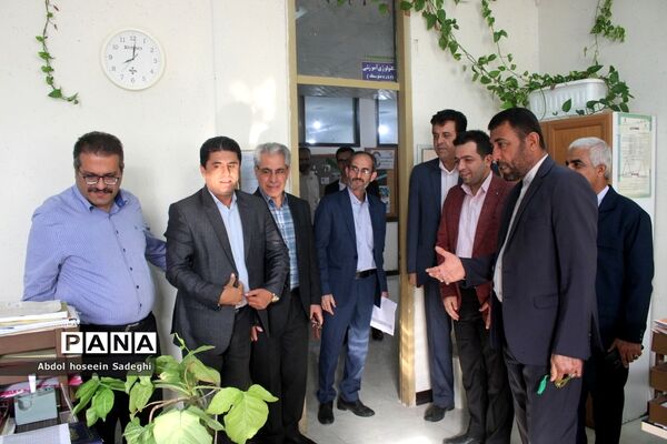 تبریک مدیرکل آموزش و پرورش استان بوشهر به کارکنان در اولین روز کاری سال جدید-2