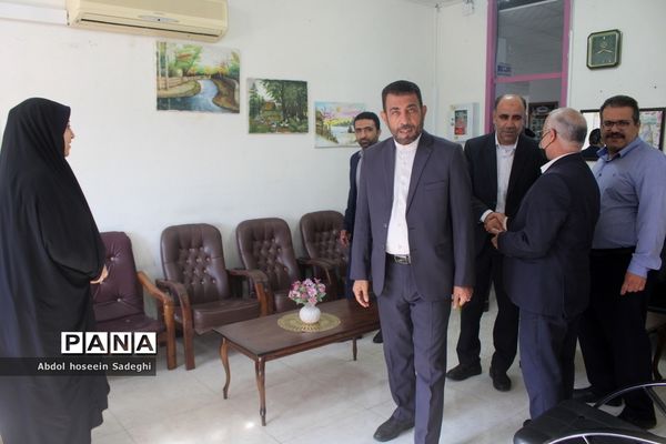 تبریک مدیرکل آموزش و پرورش استان بوشهر به کارکنان در اولین روز کاری سال جدید-2