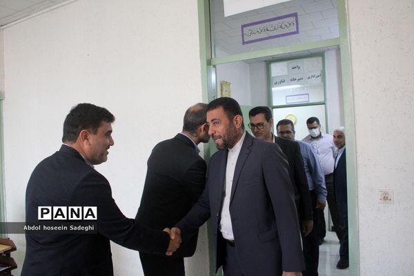 تبریک مدیرکل آموزش و پرورش استان بوشهر به کارکنان در اولین روز کاری سال جدید-2