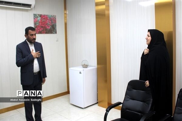 تبریک مدیرکل آموزش و پرورش استان بوشهر به کارکنان در اولین روز کاری سال جدید-2