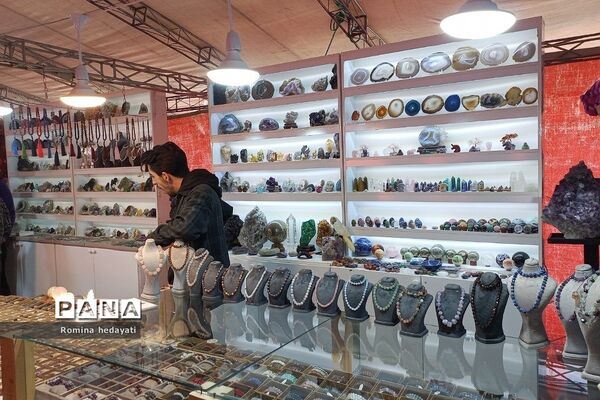 نمایشگاه صنایع دستی در شهر نور
