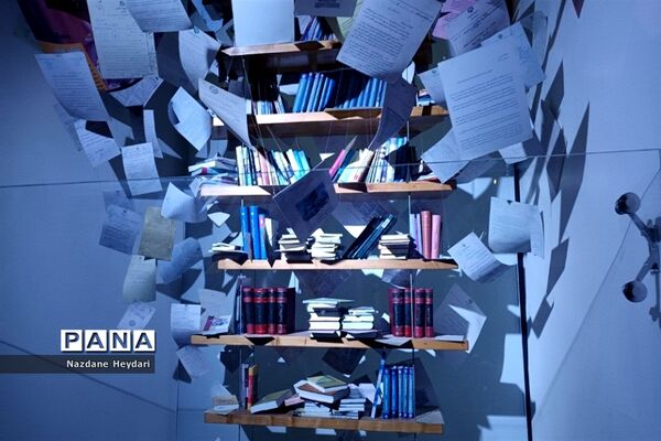 بازدید نوروزی از موزه ملی انقلاب اسلامی و دفاع مقدس