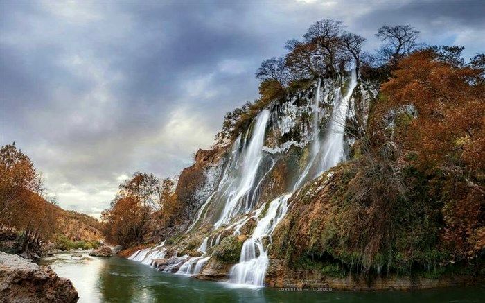 آبشار سحرآمیز بیشه