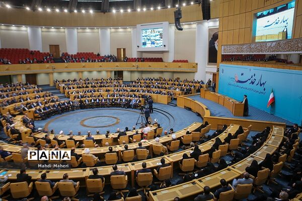 گردهمایی مدیران و کارگزاران دولت در سال جدید