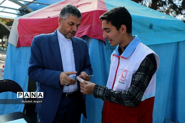 بازدید مدیرکل آموزش و پرورش قم از پایگاه هلال احمر