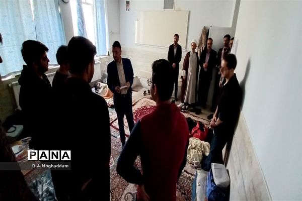 بازدید مدیرکل آموزش و پرورش قم از پایگاه اعتکاف علمی دانش‌آموزی