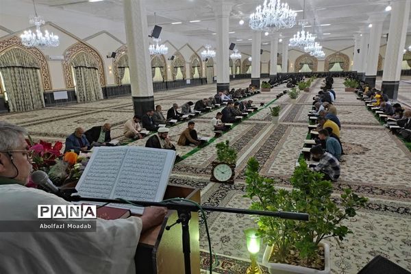 تلاوت جزء خوانی قرآن کریم در آرامگاه شهید مدرس(ره) کاشمر