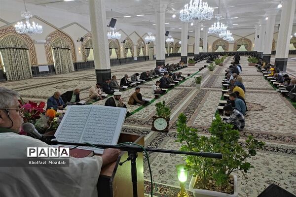 تلاوت جزء خوانی قرآن کریم در آرامگاه شهید مدرس(ره) کاشمر