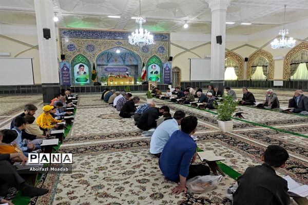 تلاوت جزء خوانی قرآن کریم در آرامگاه شهید مدرس(ره) کاشمر