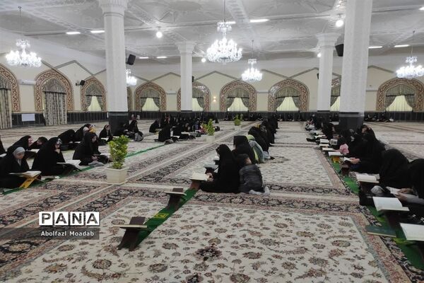 تلاوت جزء خوانی قرآن کریم در آرامگاه شهید مدرس(ره) کاشمر