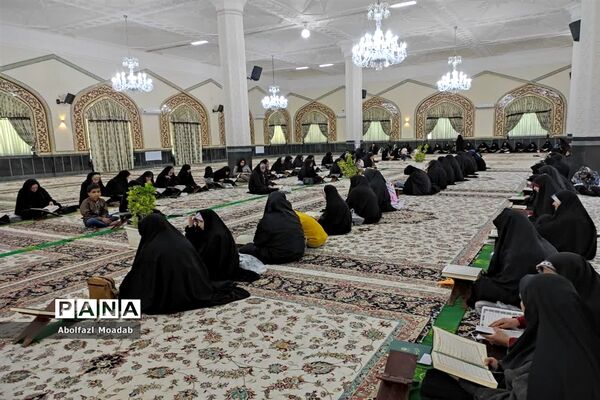 تلاوت جزء خوانی قرآن کریم در آرامگاه شهید مدرس(ره) کاشمر
