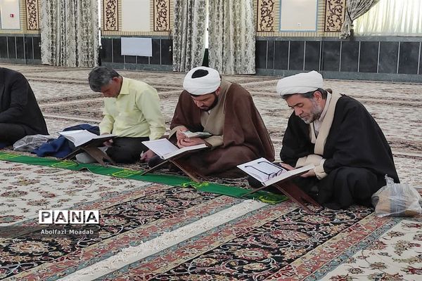 تلاوت جزء خوانی قرآن کریم در آرامگاه شهید مدرس(ره) کاشمر