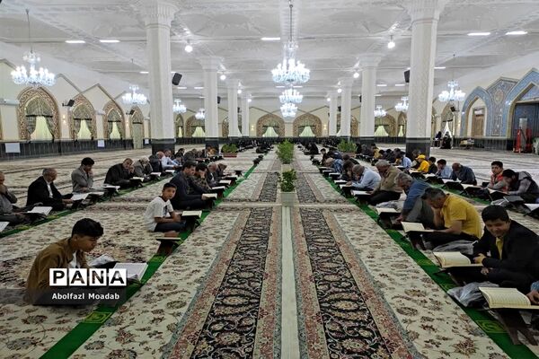 تلاوت جزء خوانی قرآن کریم در آرامگاه شهید مدرس(ره) کاشمر