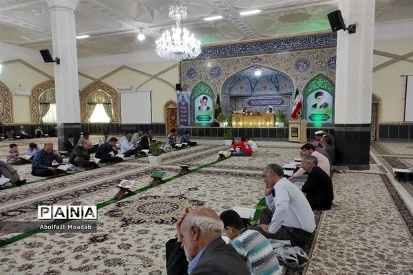 تلاوت جزء خوانی قرآن کریم در آرامگاه شهید مدرس(ره) کاشمر