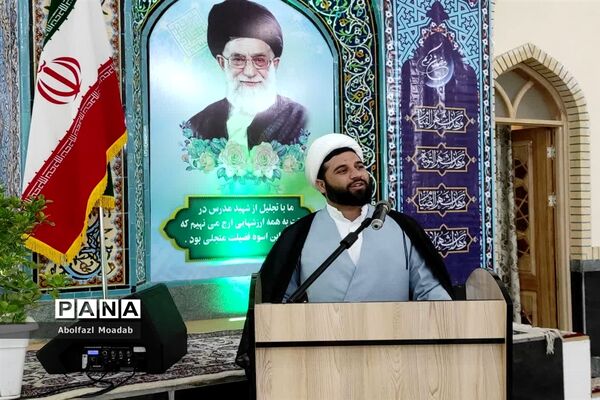 تلاوت جزء خوانی قرآن کریم در آرامگاه شهید مدرس(ره) کاشمر