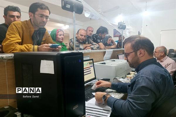 بازدید مدیرکل آموزش و پرورش و نماینده مردم شیراز در مجلس شورای اسلامی از ستاد اسکان مسافران نوروزی ناحیه چهار شیراز