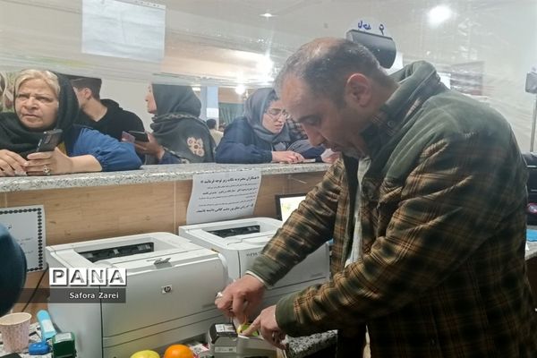 بازدید مدیرکل آموزش و پرورش و نماینده مردم شیراز در مجلس شورای اسلامی از ستاد اسکان مسافران نوروزی ناحیه چهار شیراز