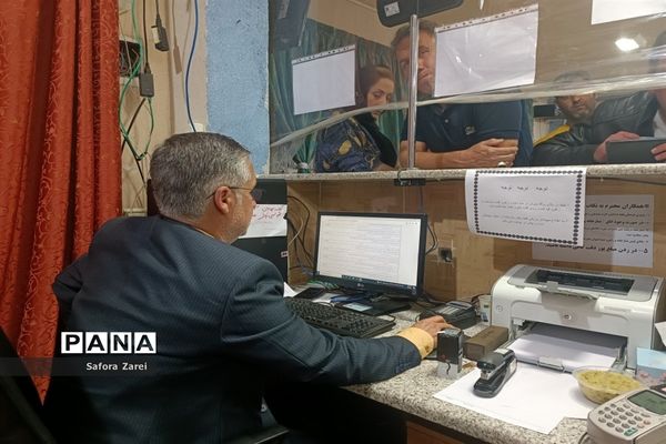 بازدید مدیرکل آموزش و پرورش و نماینده مردم شیراز در مجلس شورای اسلامی از ستاد اسکان مسافران نوروزی ناحیه چهار شیراز