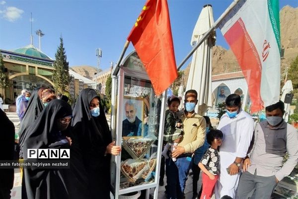 زیارت  مردم از مزار شهید حاج قاسم سلیمانی در ایام نوروز