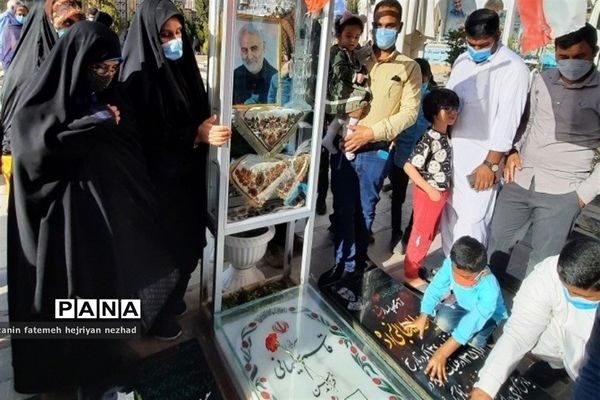 زیارت  مردم از مزار شهید حاج قاسم سلیمانی در ایام نوروز