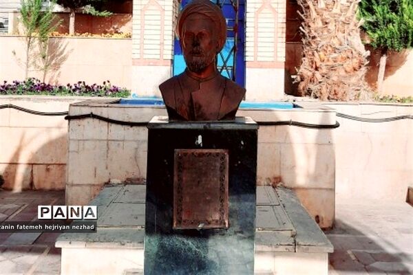 زیارت  مردم از مزار شهید حاج قاسم سلیمانی در ایام نوروز