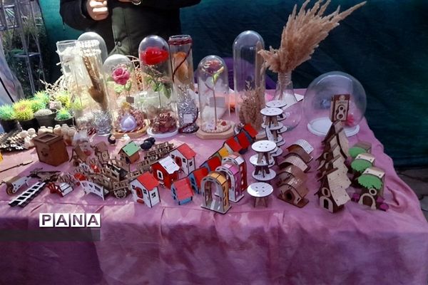برگزاری غرفه صنایع‌دستی در شهرستان میانه