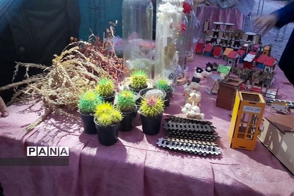 برگزاری غرفه صنایع‌دستی در شهرستان میانه