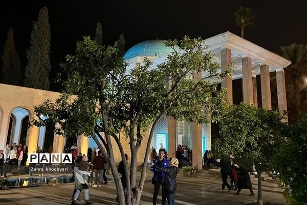 آرامگاه حافظ و سعدی در شیراز