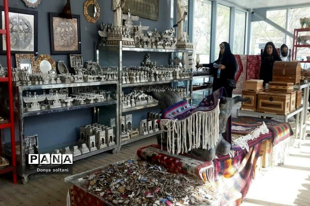 نمایشگاه نوروزی در مجموعه طاقبستان استان کرمانشاه