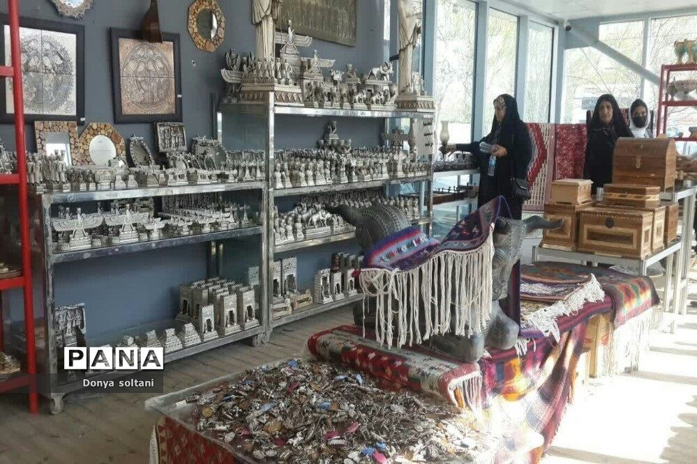 نمایشگاه نوروزی در مجموعه طاقبستان استان کرمانشاه