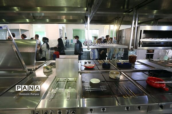 گردشگران نوروزی در مجموعه فرهنگی‌تاریخی سعدآباد