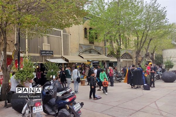 حال و هوای بهاری در بازار وکیل شیراز