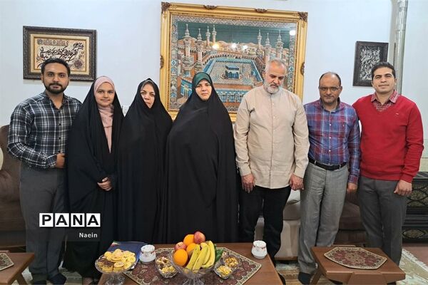 تقدیر نماینده مردم نایین از دانش‌آموز خبرنگار برگزیده در جشنواره کشوری