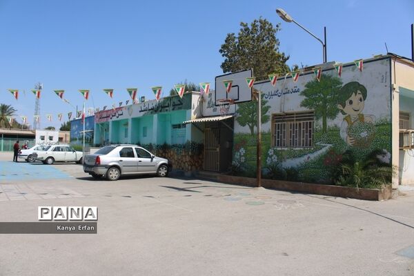 گردشگران نوروزی در ساحل بندر بوشهر