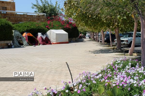 گردشگران نوروزی در ساحل بندر بوشهر