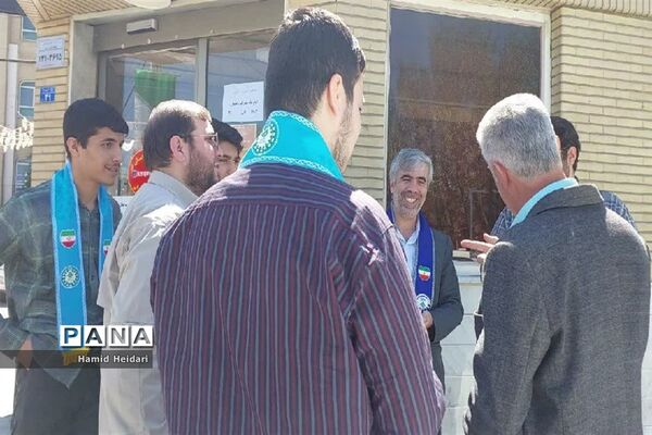 تکریم زائران نوروزی توسط مسئولان سازمان دانش‌آموزی