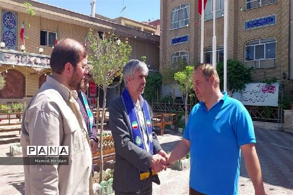 تکریم زائران نوروزی توسط مسئولان سازمان دانش‌آموزی