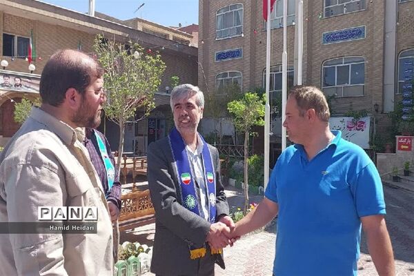 تکریم زائران نوروزی توسط مسئولان سازمان دانش‌آموزی