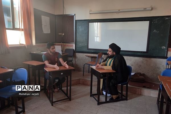 دیدار صمیمی و بصیرتی امام‌جمعه با دانش‌آموزان اردوی مطالعاتی نوروز در دبیرستان شهید بهشتی رودهن