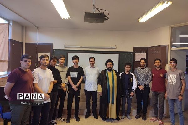 دیدار صمیمی و بصیرتی امام‌جمعه با دانش‌آموزان اردوی مطالعاتی نوروز در دبیرستان شهید بهشتی رودهن