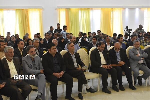نشست مشترک استاندار یزد با جمعی از فرهیختگان شهرستان بهاباد